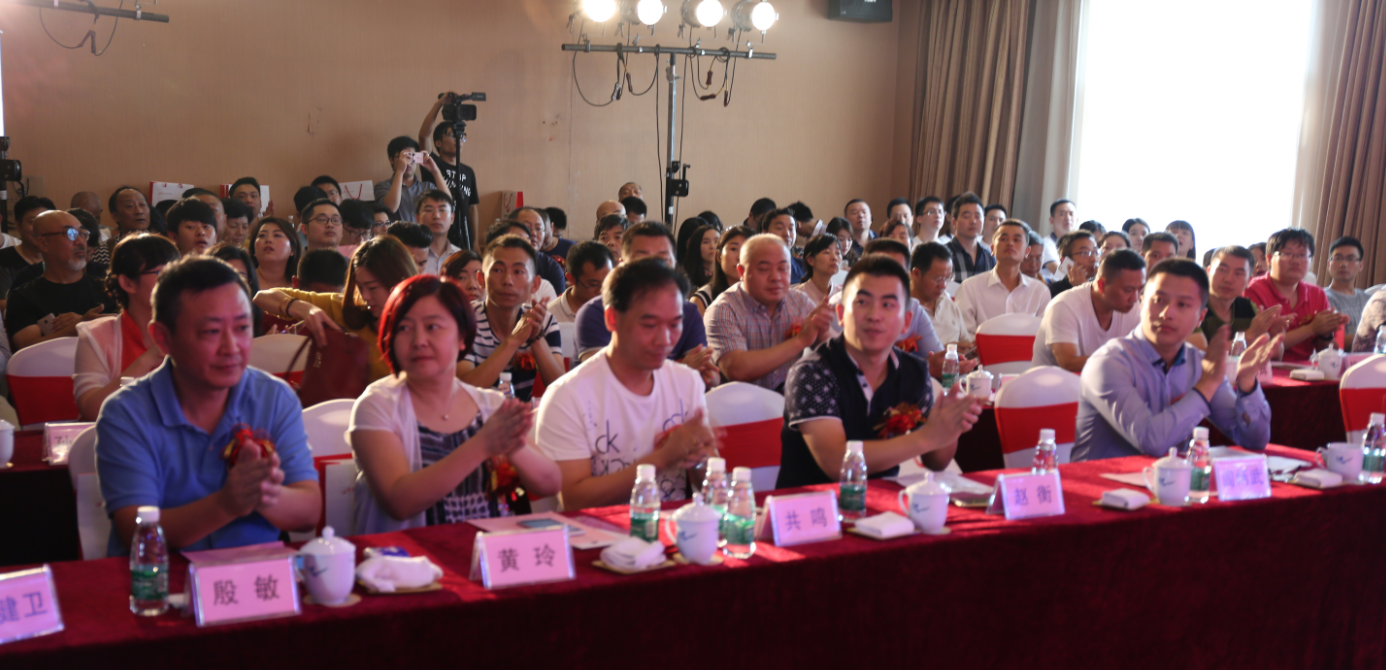 中南高層、行業(yè)大佬齊聚　奧運(yùn)冠軍助陣　開啟郵幣卡行業(yè)金九行情