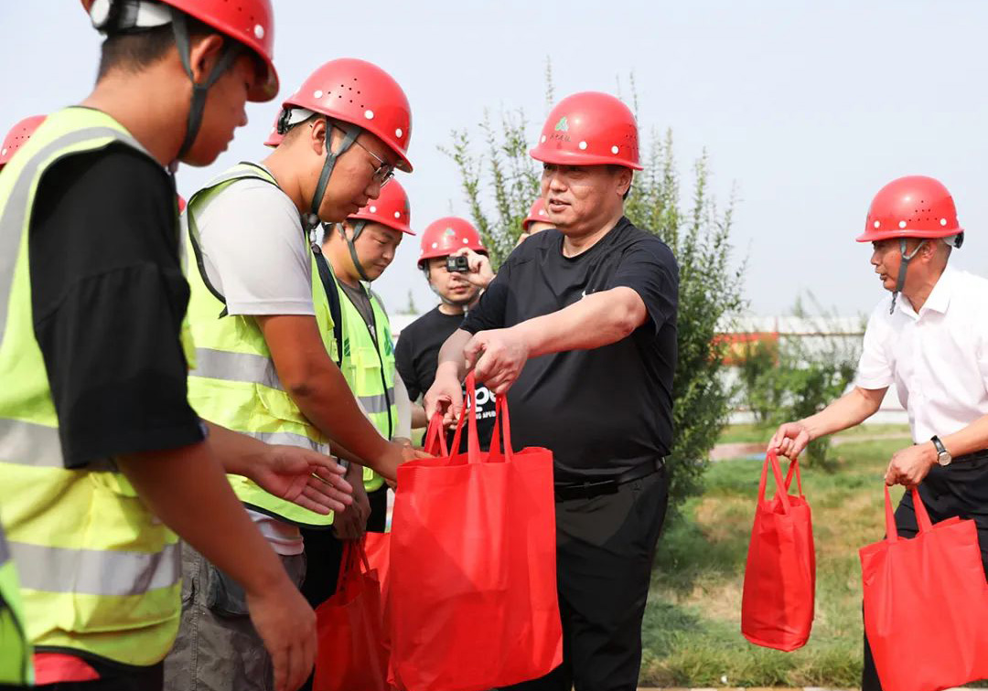 海安市市長(zhǎng)于立忠到公司河北市場(chǎng)走訪慰問(wèn)