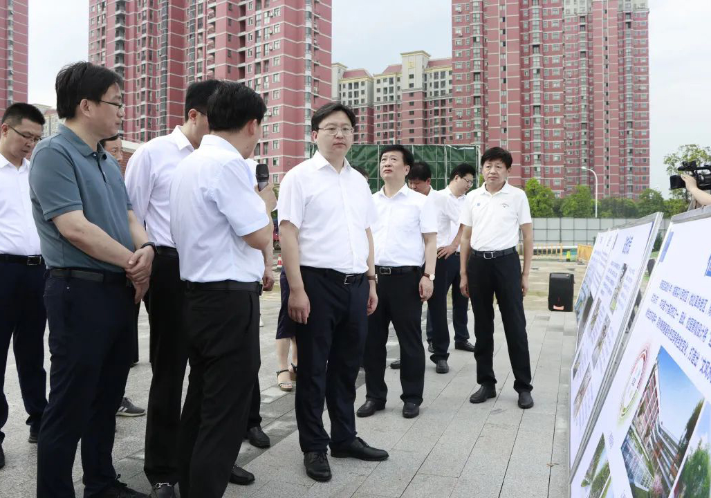 海安市市長譚真率隊視察公司承建的高新區實驗小學項目推進情況